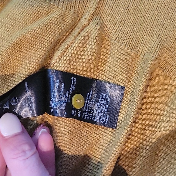 Womens H&M, size Small, long sleeve, Olive, Basic button up sweater/cardigan. - Picture 4 of 4